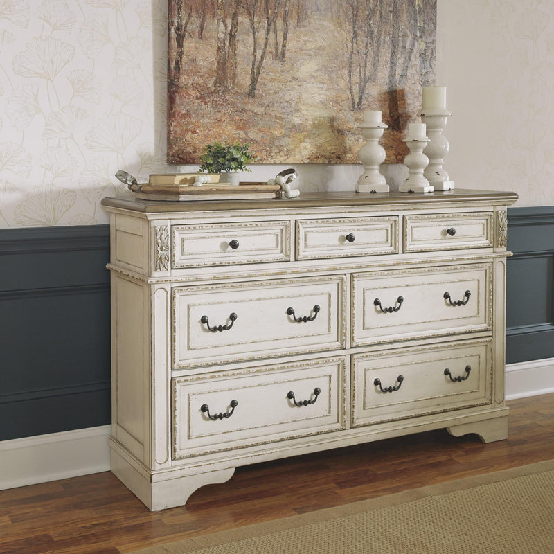 Signature Design by Ashley Realyn 7-Drawer Dresser B743-31 IMAGE 4